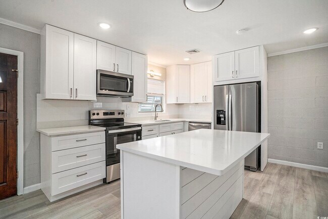 Building Photo - 1911 Madison Dr