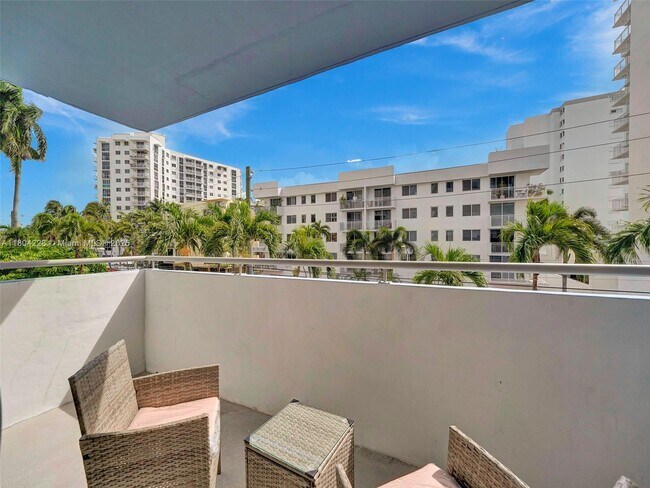 Foto del edificio - 1658 Bay Rd