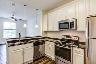 The Oaks on The Square photo'