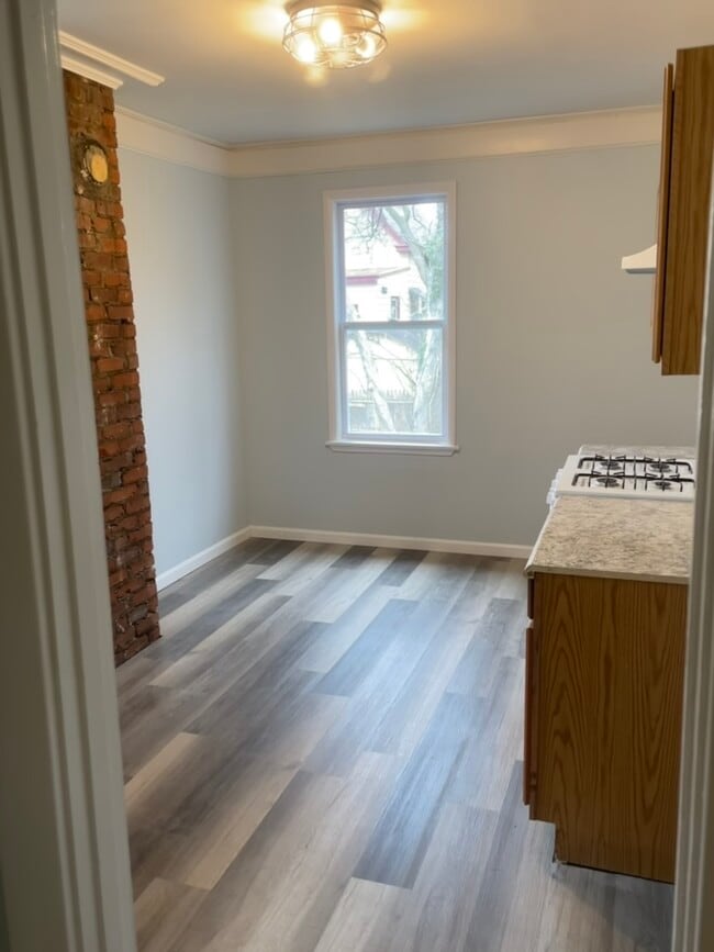 Building Photo - 1736 Lincoln Ave