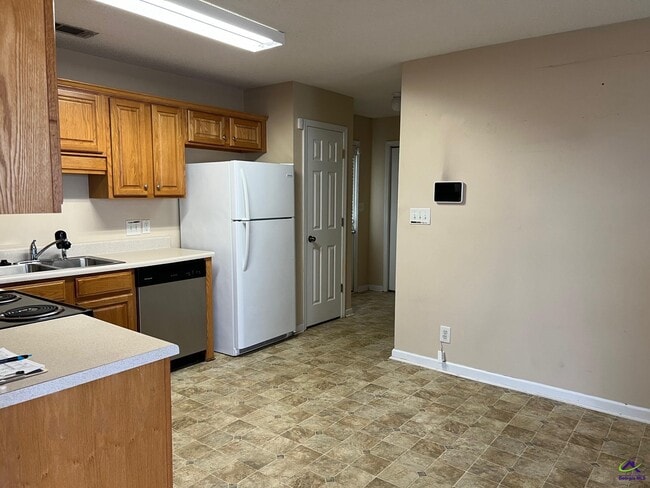 Building Photo - 105 Sark Dr