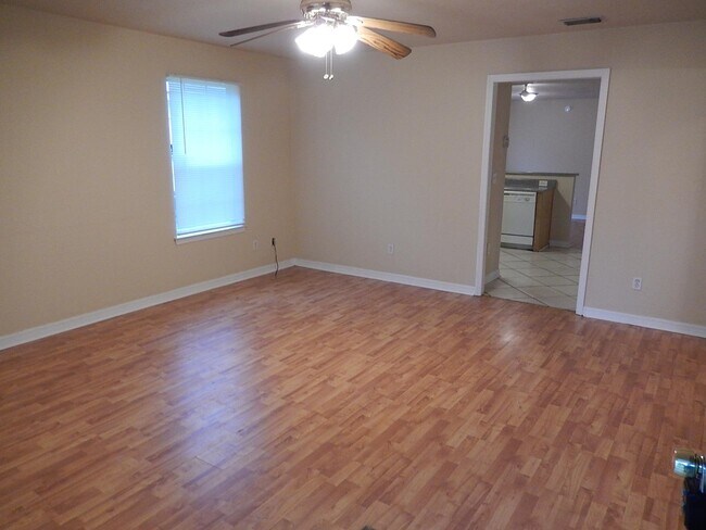 Foto del edificio - 2141 Holton St