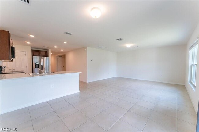 Building Photo - 8052 Sunrise Cir