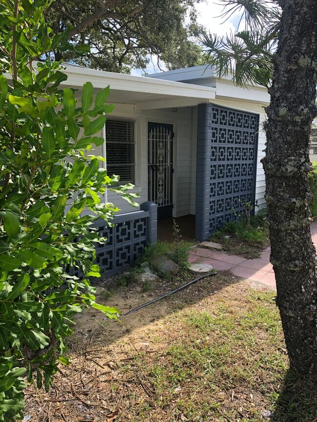 Foto del edificio - 4 bedroom 2 bath home