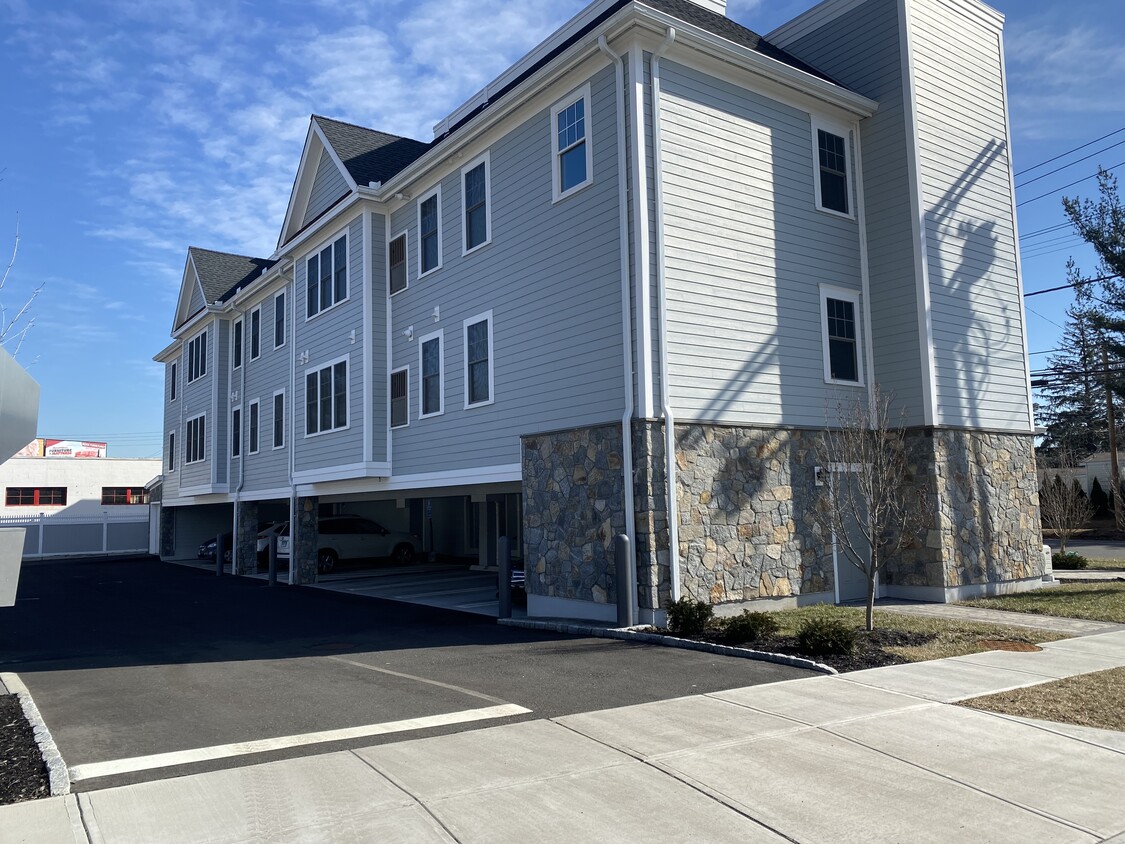 Building Photo - 314 Bridgeport Ave