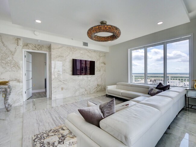 Building Photo - Exceptional 3BD/3BA Unit at The Sanctuary