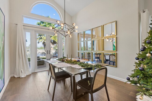 Building Photo - 12 Tierra Vis