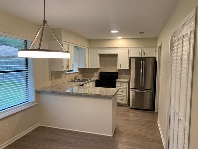 Building Photo - 503 Meadow Dr