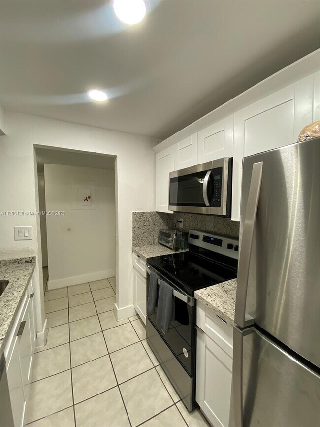 Foto del edificio - 7035 NW 186th St