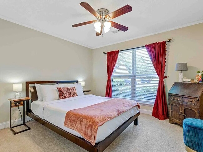 Building Photo - 905 Burnley Rd