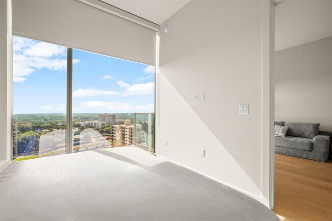 Building Photo - 44 East Ave