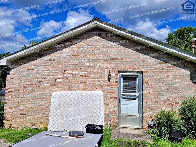 Building Photo - 1228 Pleasant View Dr