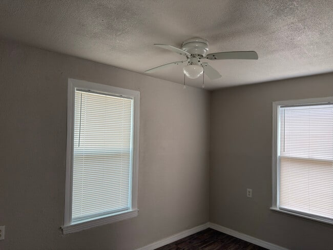 Photo - 1422 W Mariposa Dr House