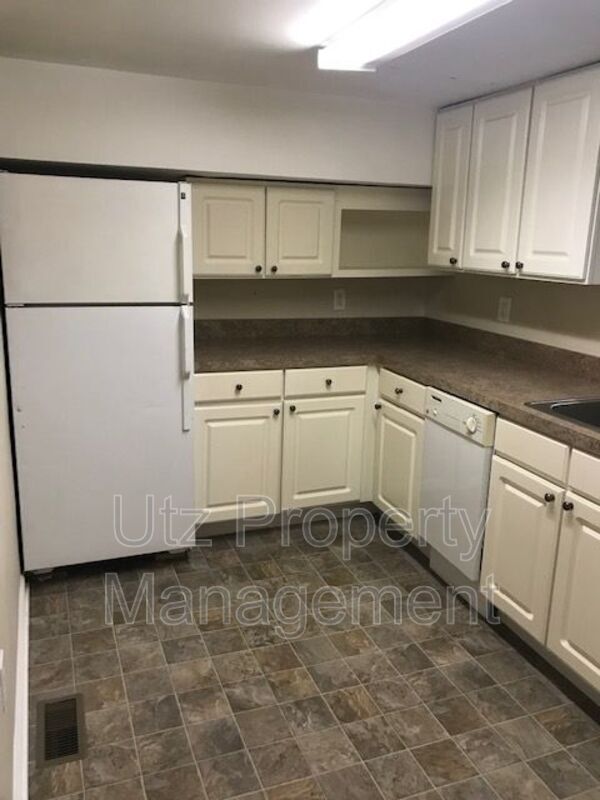 Foto del edificio - 425 E Main St