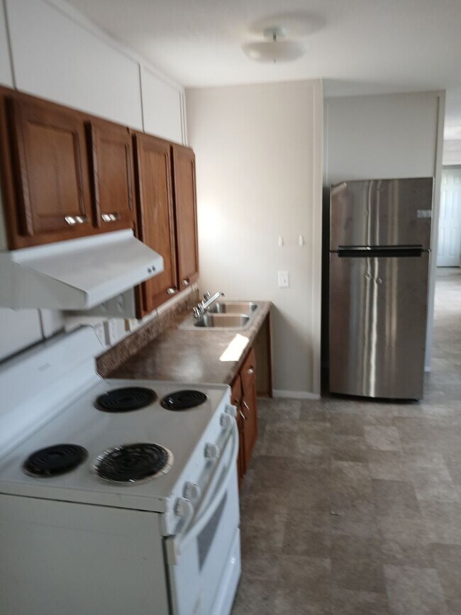 Building Photo - Naples 3/2 updated home