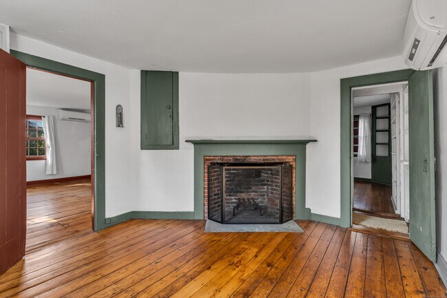 Building Photo - 137 Water St