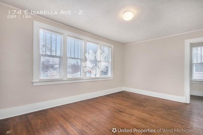 Building Photo - 174 E Isabella Ave