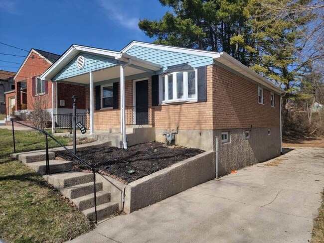 Photo - BRIDGETOWN- Warm and Cozy 3 bedroom with attached garage House