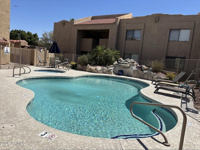 Foto del edificio - 8155 E Roosevelt St