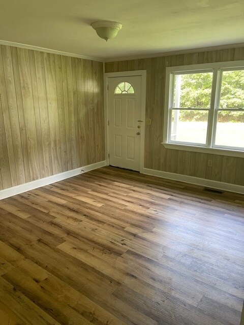 Building Photo - 260 Lakewood Dr