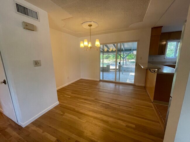 Foto del edificio - 2117 Deerfield Ave