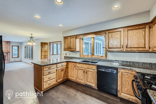 Foto del edificio - 5585 Rosewood Lane North, Plymouth, MN, 55442
