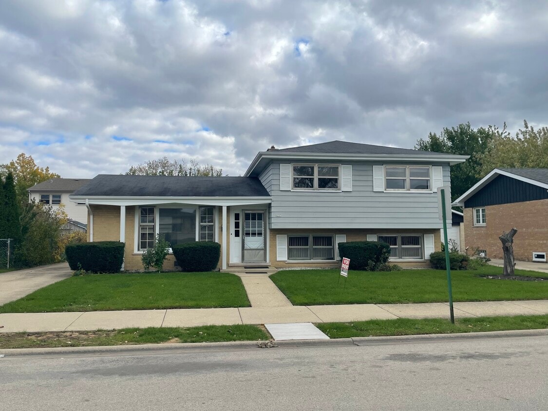 9237 N Maryland St, Niles, IL 60714 House Rental in Niles, IL
