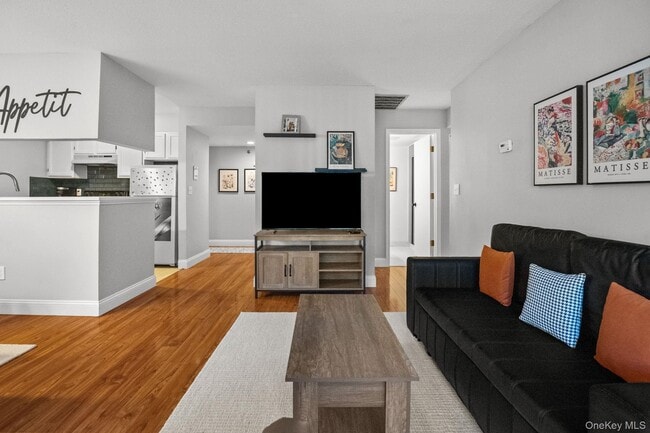 Building Photo - 50 Bayberry Dr