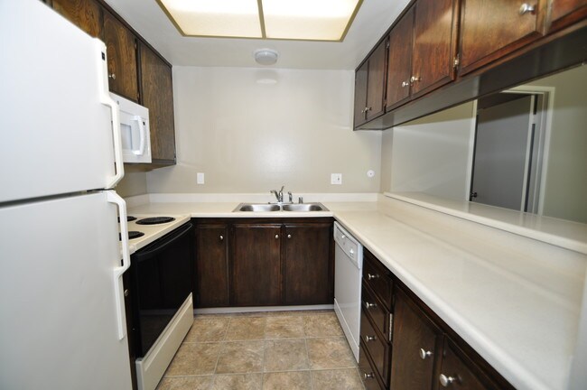Foto del edificio - Country Club Village Apartments