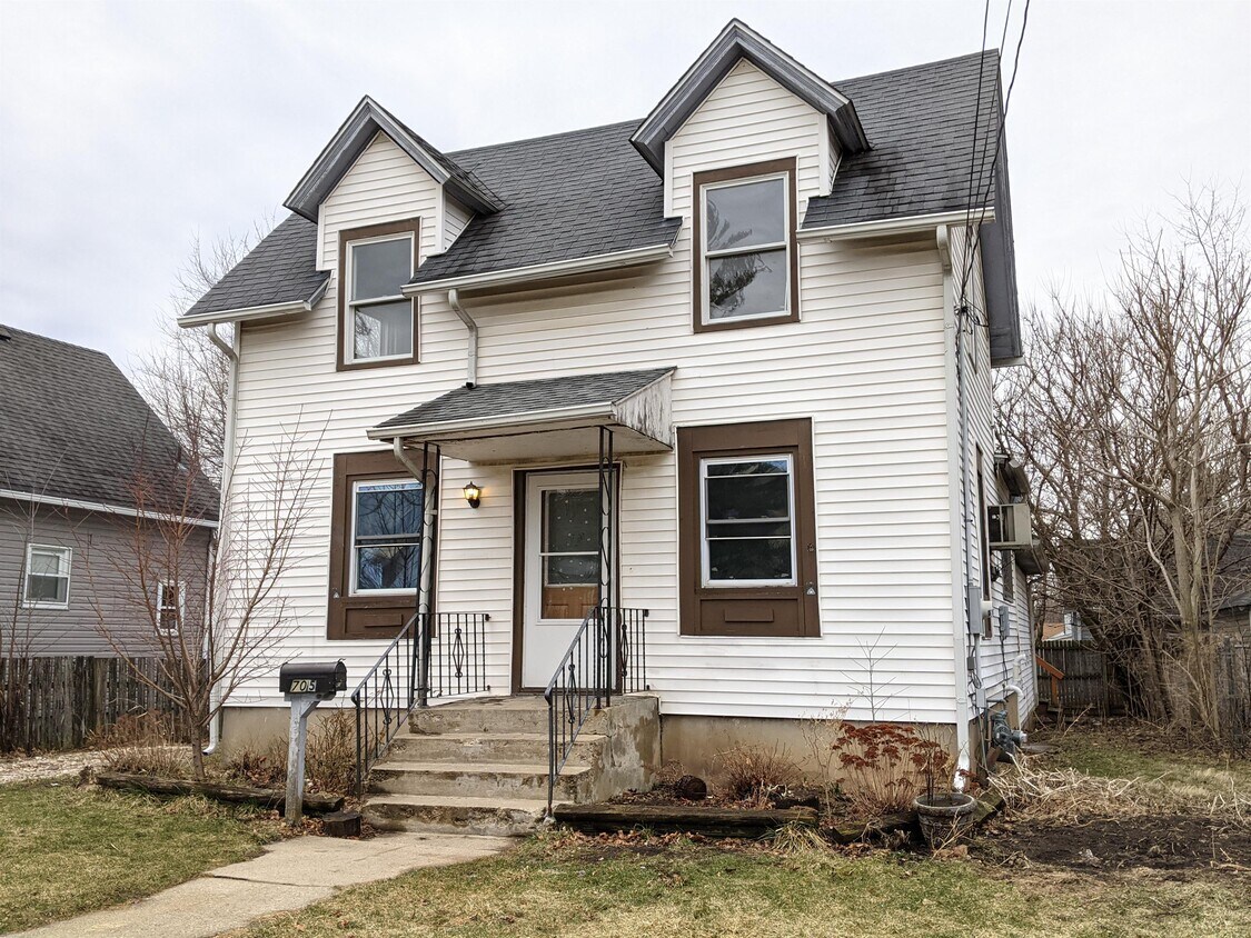 Primary Photo - 705 Caswell St