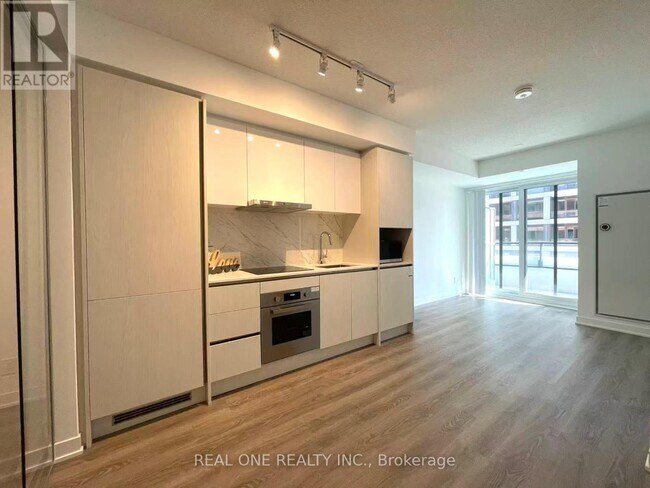 Building Photo - 180 Front St E