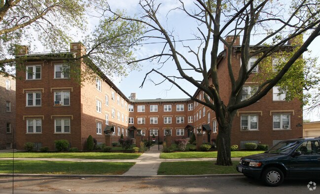 Primary Photo - 4814-4822 W Hutchinson St