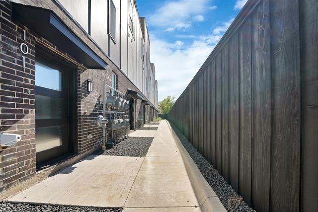 Building Photo - 7207 Mohawk Dr