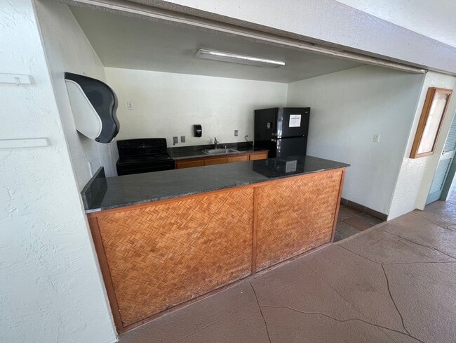Building Photo - 3 bed, 2 bath w/ 2 parking stalls at Aikahi Gardens!
