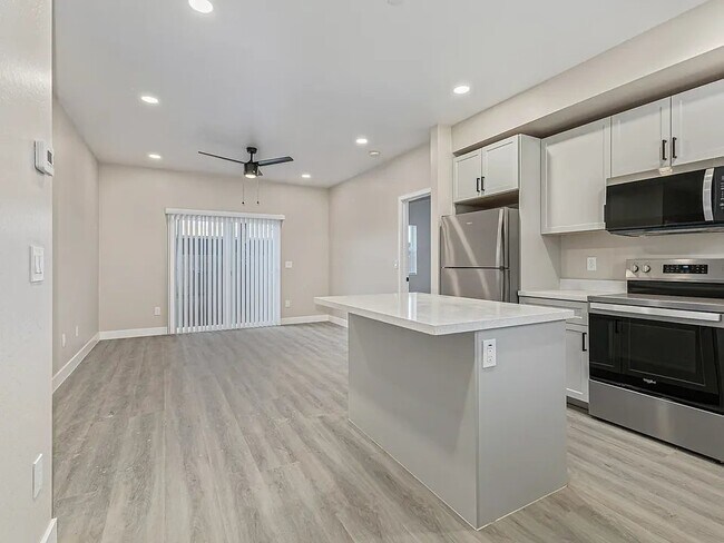 Photo - 1435 E Taylor St Apartment