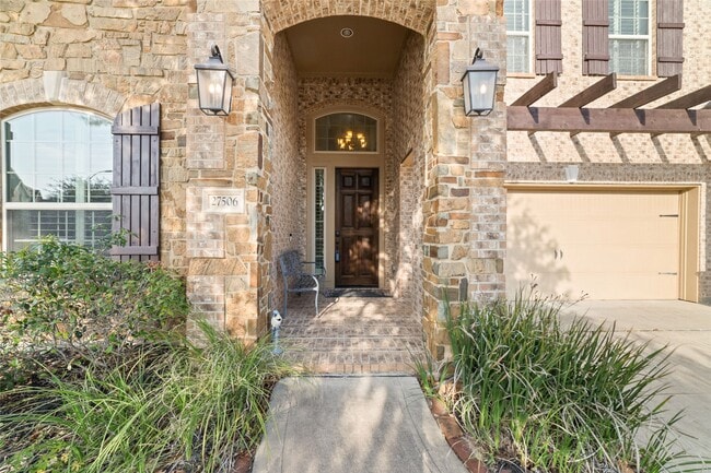 Building Photo - 27506 Windcrest Key Ln