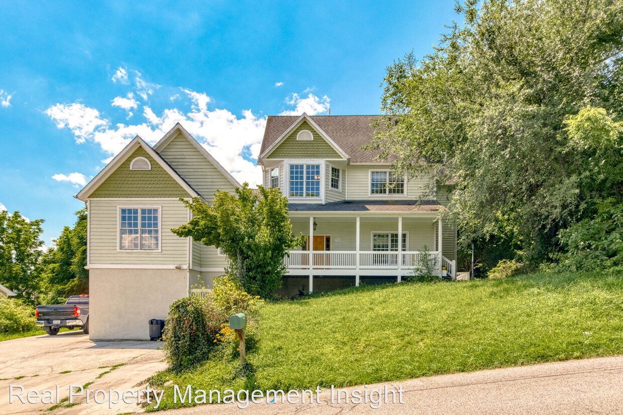 Primary Photo - 6 br, 3 bath House - 1305 Lawrence Street
