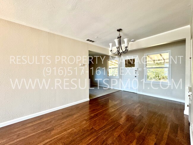 Foto del edificio - Charming 3-Bedroom Home on a Tree-Lined St...