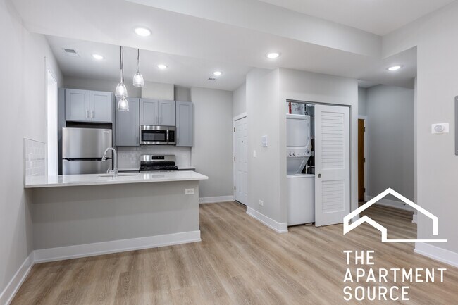 Building Photo - 432 W Belden Ave