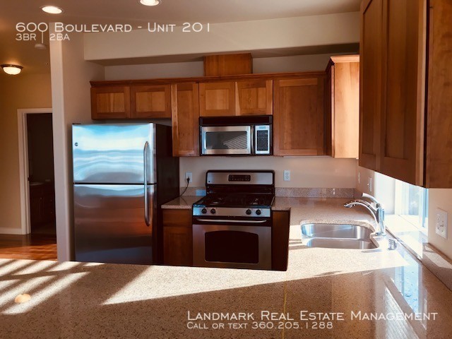Building Photo - 600 Boulevard