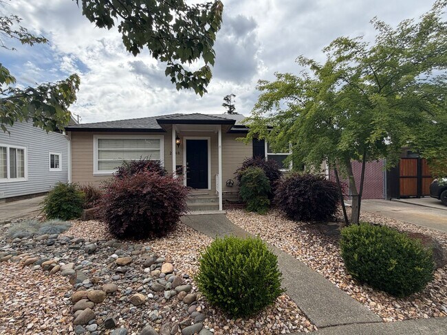 Building Photo - 2 bedroom | 1 bathroom | Single family home with pool + detached room & full bathroom