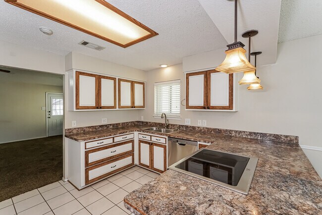 Foto del edificio - 806 Love Wood Ln