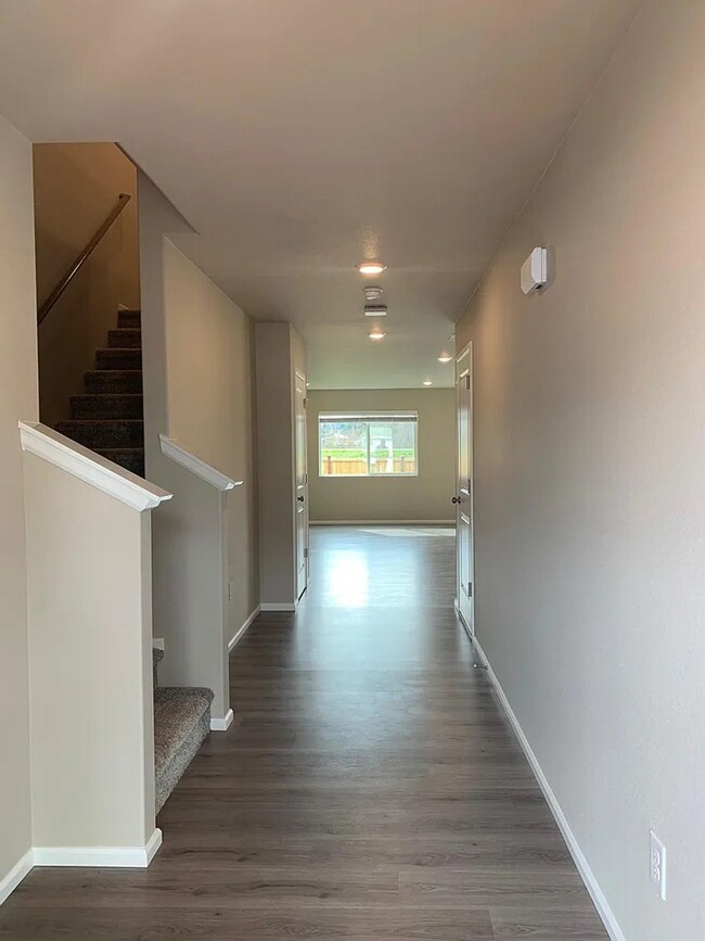 Building Photo - Beautiful 4 Bedroom Home in Fife WA - Apply Today!