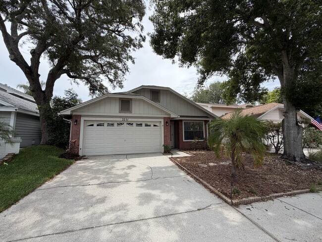 Building Photo - 3 Bed/2 Bath