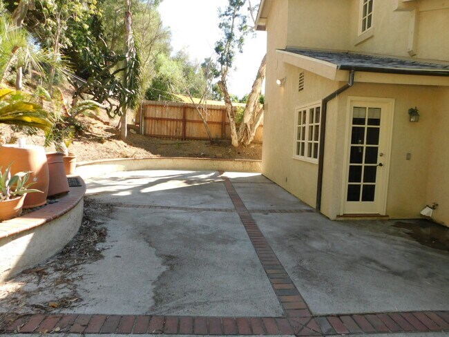 Foto del edificio - Beautiful Mission Viejo 5 bedroom 2.5 bathroom plus den home