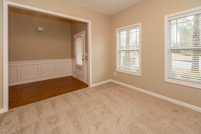 Foto del edificio - 2360 Village Green Dr