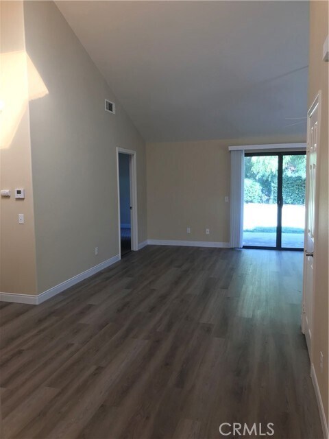 Foto del edificio - 21060 Vandenberg Ave