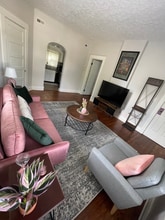 Building Photo - 920 Ash St