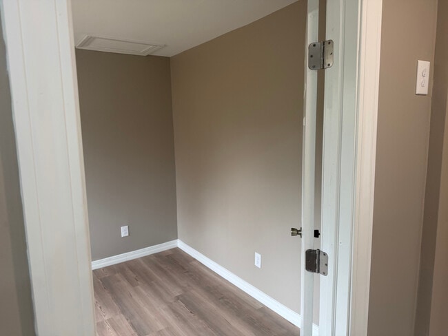 Building Photo - 1615 Lawton Ave