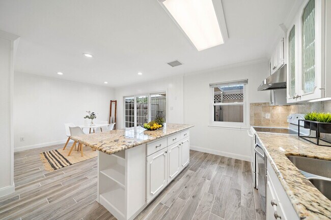Foto del edificio - 6434 Burgoyne Rd